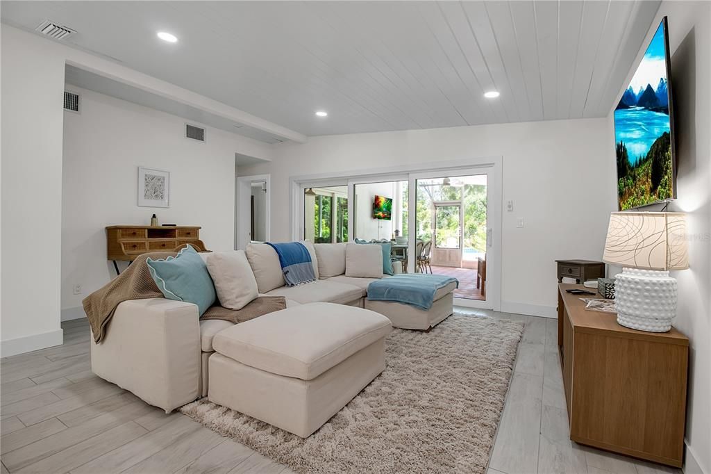 В аренду: $10,000 (3 спален, 2 ванн, 1454 Квадратных фут)