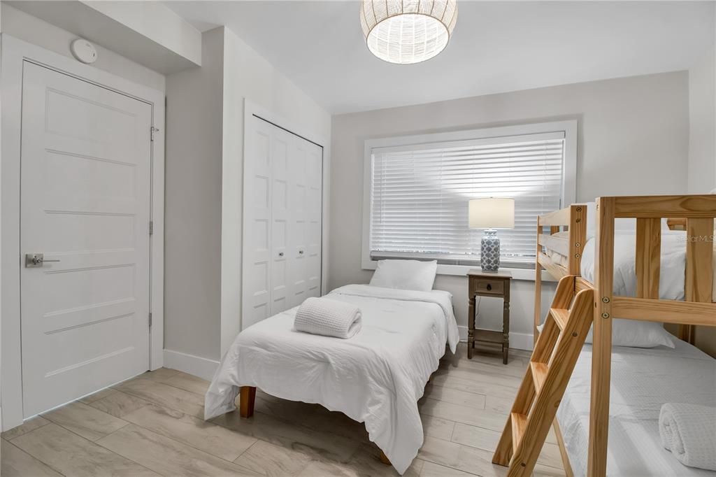 В аренду: $10,000 (3 спален, 2 ванн, 1454 Квадратных фут)