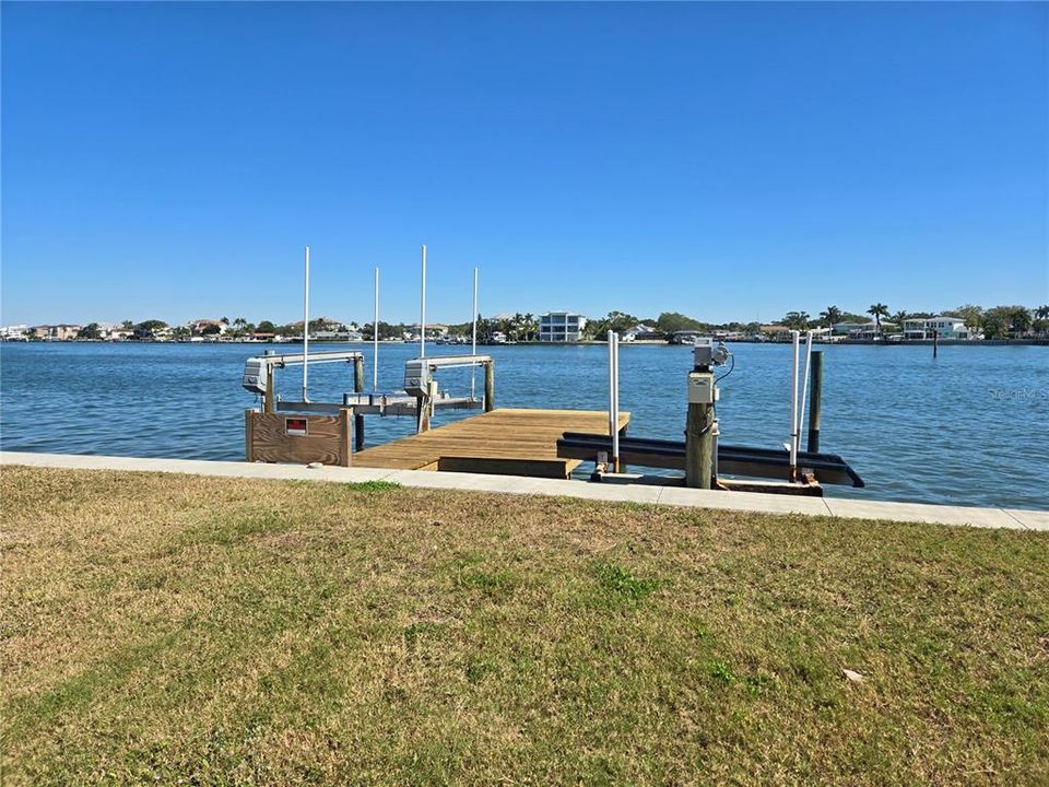 На продажу: $2,189,000 (0.25 acres)