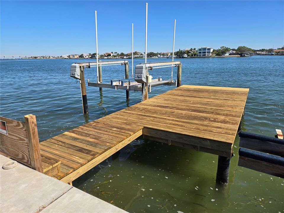 На продажу: $2,189,000 (0.25 acres)