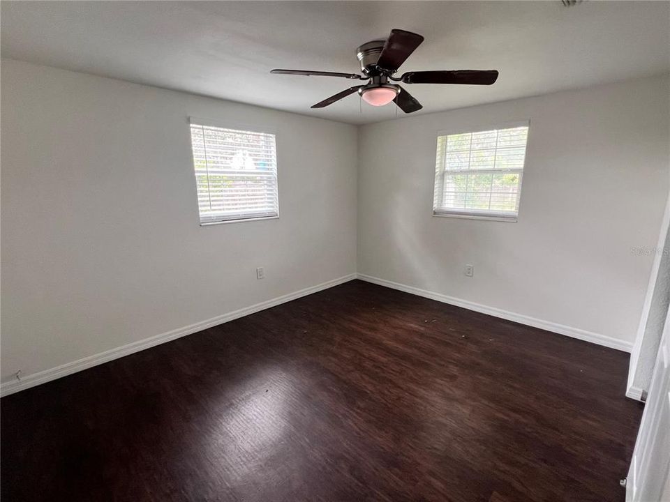 Под контрактом: $1,500 (2 спален, 1 ванн, 812 Квадратных фут)