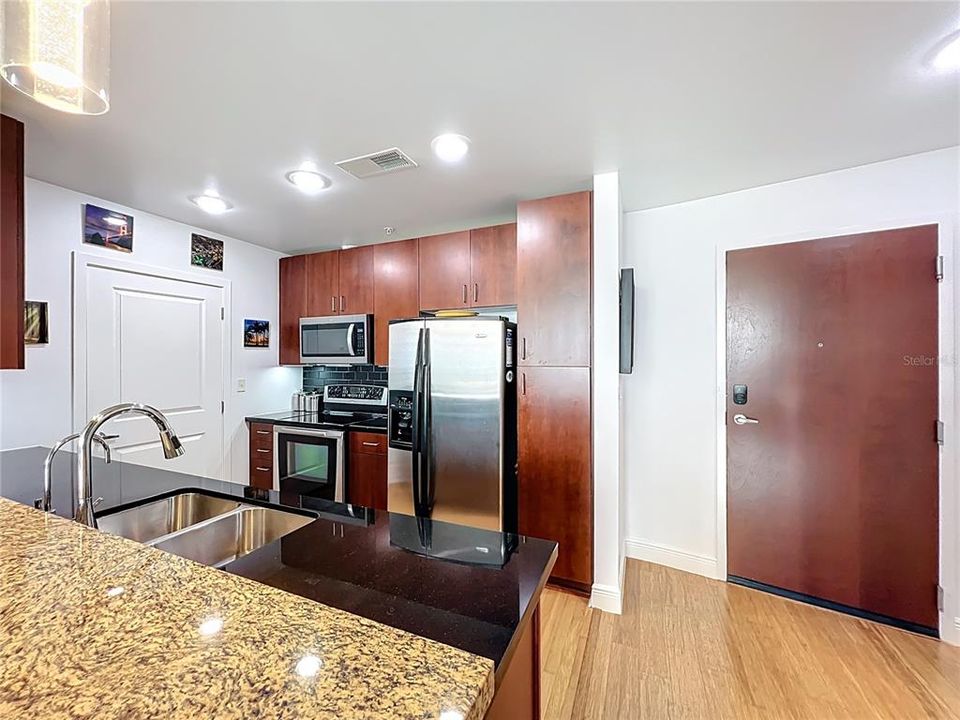 For Sale: $425,000 (2 beds, 2 baths, 1263 Square Feet)