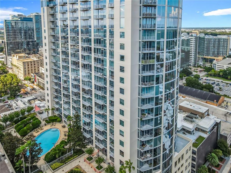 For Sale: $425,000 (2 beds, 2 baths, 1263 Square Feet)