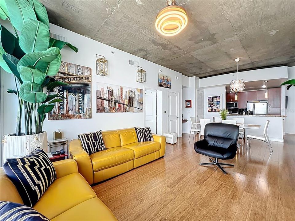 For Sale: $425,000 (2 beds, 2 baths, 1263 Square Feet)