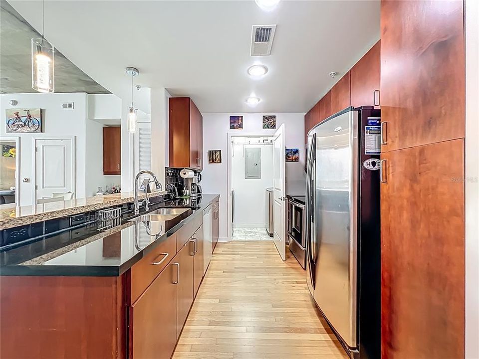 For Sale: $425,000 (2 beds, 2 baths, 1263 Square Feet)