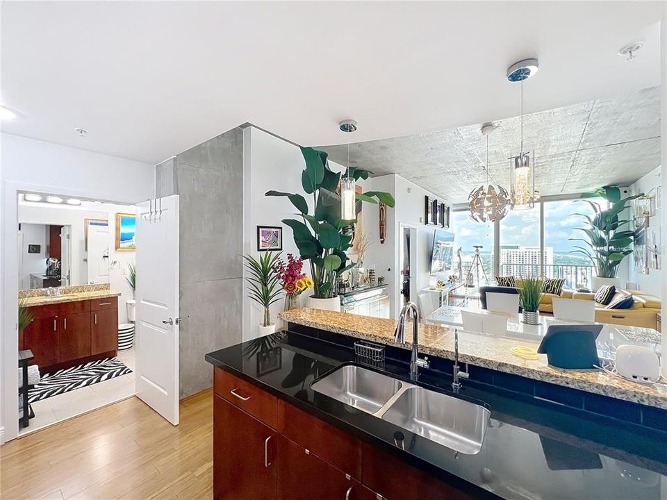 For Sale: $425,000 (2 beds, 2 baths, 1263 Square Feet)