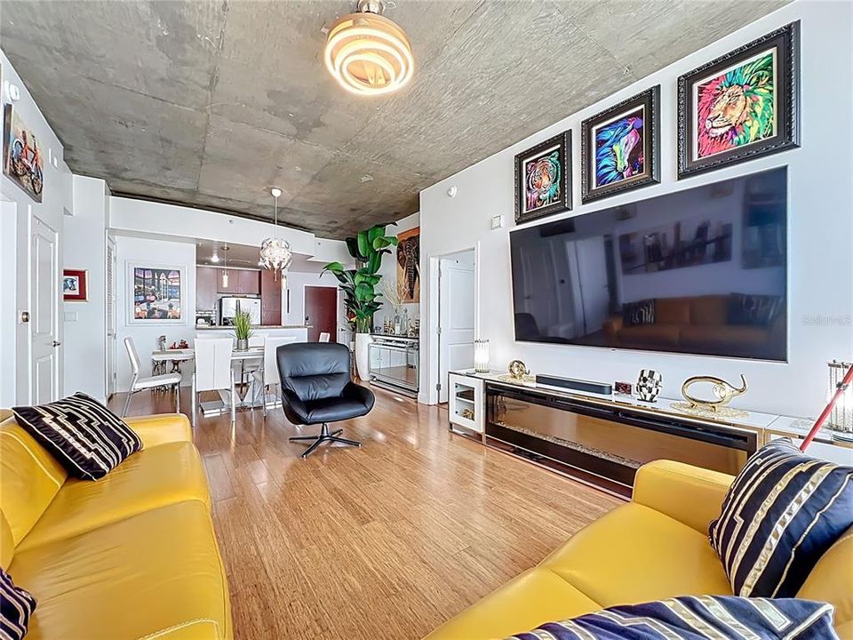 For Sale: $425,000 (2 beds, 2 baths, 1263 Square Feet)