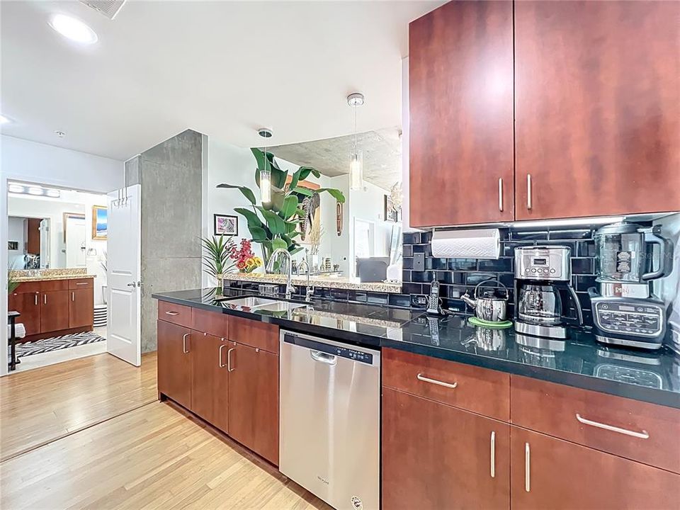 For Sale: $425,000 (2 beds, 2 baths, 1263 Square Feet)
