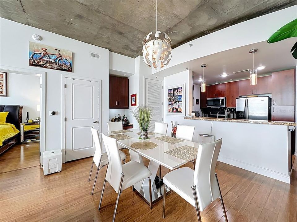 For Sale: $425,000 (2 beds, 2 baths, 1263 Square Feet)