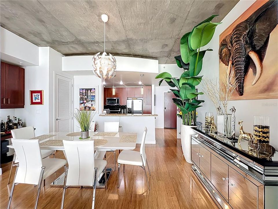 For Sale: $425,000 (2 beds, 2 baths, 1263 Square Feet)