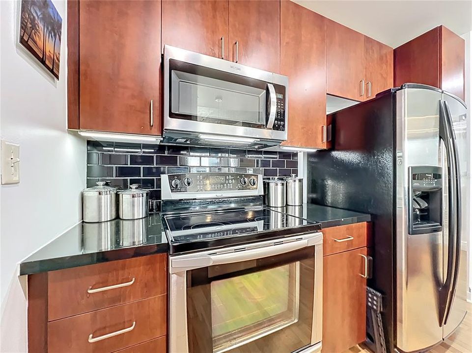 For Sale: $425,000 (2 beds, 2 baths, 1263 Square Feet)