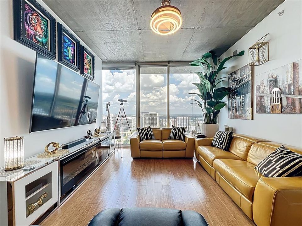 For Sale: $425,000 (2 beds, 2 baths, 1263 Square Feet)