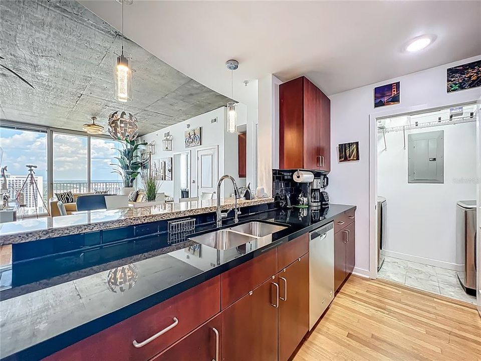 For Sale: $425,000 (2 beds, 2 baths, 1263 Square Feet)