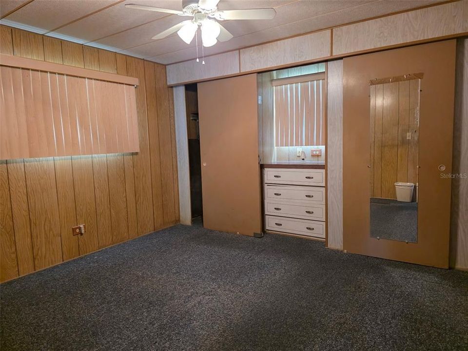 For Sale: $59,900 (1 beds, 1 baths, 552 Square Feet)