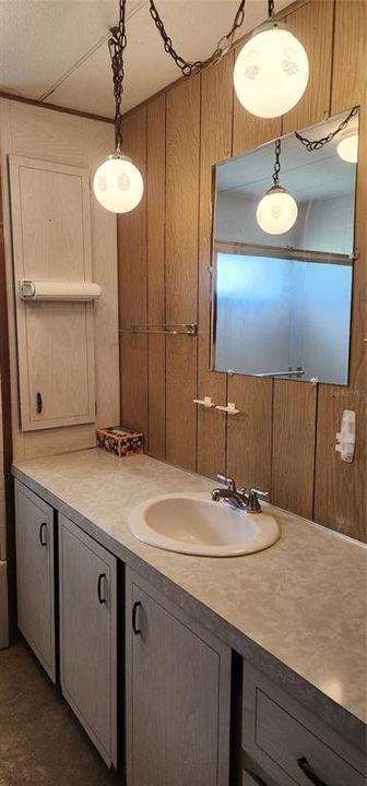 For Sale: $59,900 (1 beds, 1 baths, 552 Square Feet)