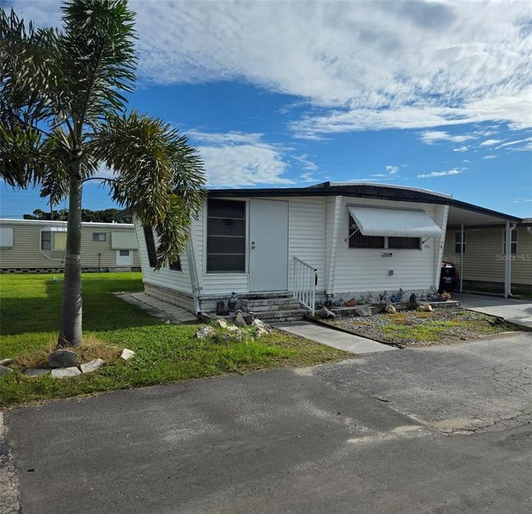 For Sale: $59,900 (1 beds, 1 baths, 552 Square Feet)