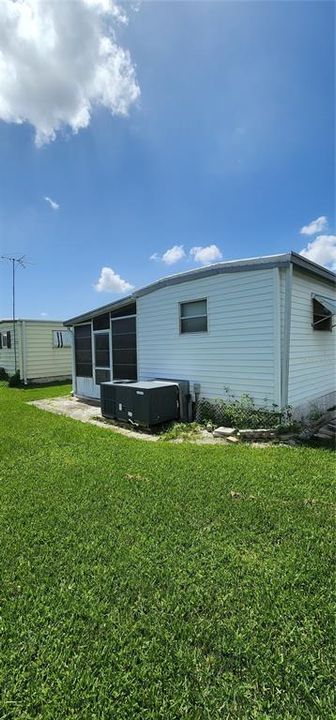 For Sale: $59,900 (1 beds, 1 baths, 552 Square Feet)