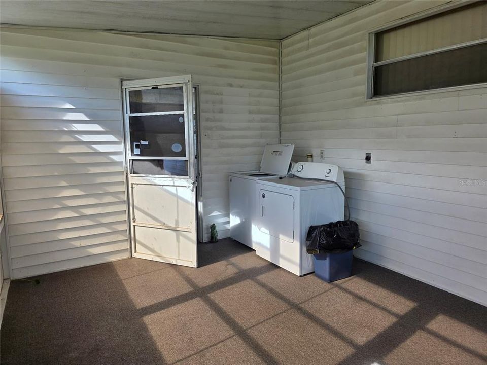 For Sale: $59,900 (1 beds, 1 baths, 552 Square Feet)