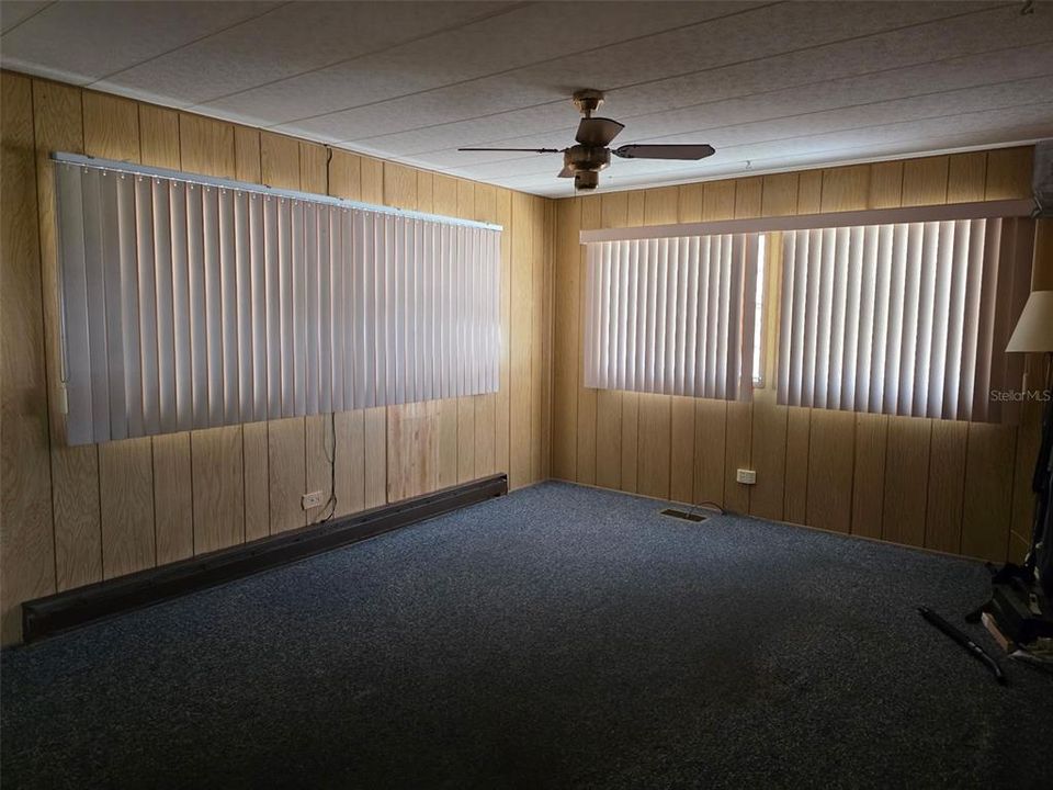 For Sale: $59,900 (1 beds, 1 baths, 552 Square Feet)