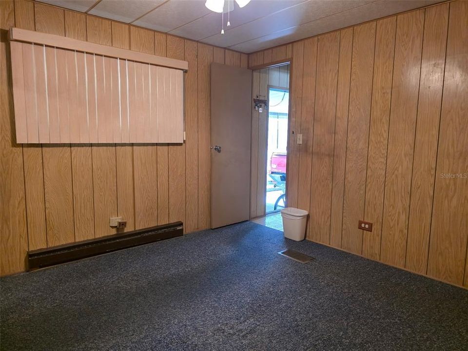 For Sale: $59,900 (1 beds, 1 baths, 552 Square Feet)