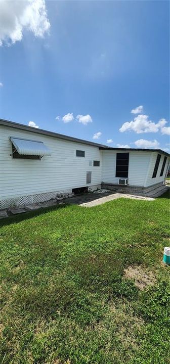 For Sale: $59,900 (1 beds, 1 baths, 552 Square Feet)