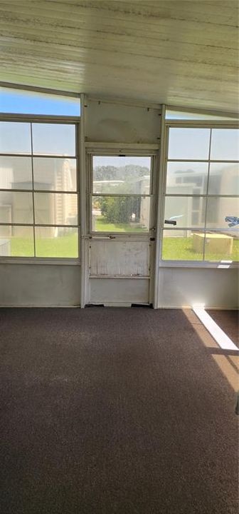 For Sale: $59,900 (1 beds, 1 baths, 552 Square Feet)