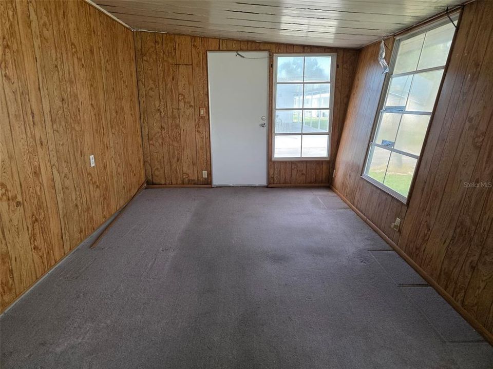 For Sale: $59,900 (1 beds, 1 baths, 552 Square Feet)