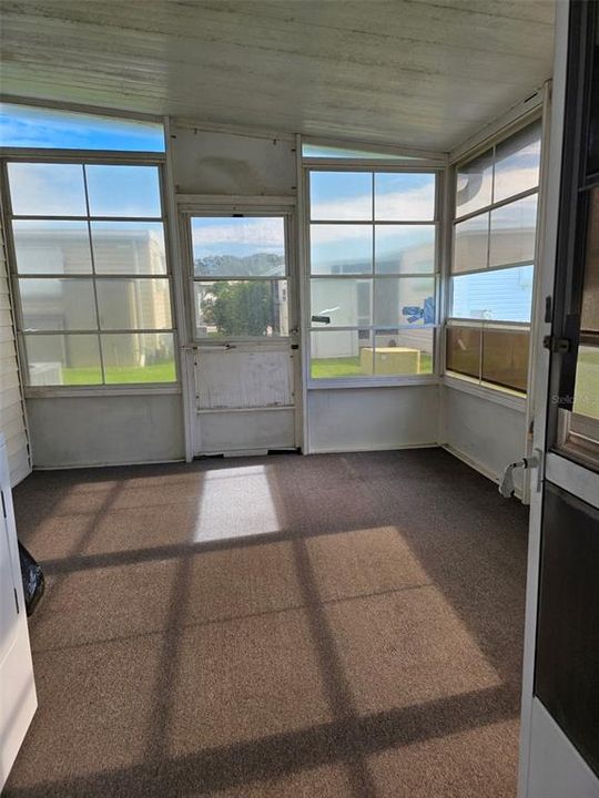 For Sale: $59,900 (1 beds, 1 baths, 552 Square Feet)