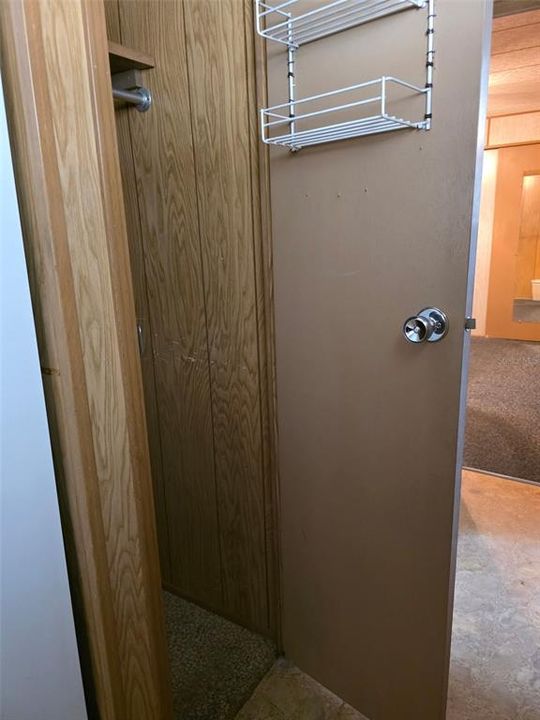 For Sale: $59,900 (1 beds, 1 baths, 552 Square Feet)