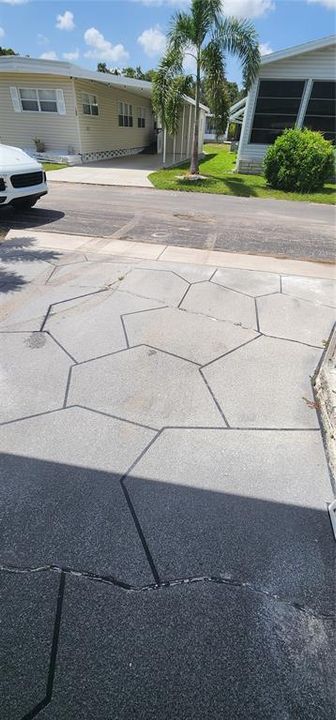 For Sale: $59,900 (1 beds, 1 baths, 552 Square Feet)