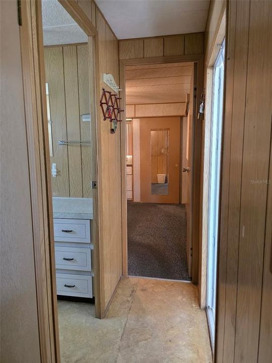 For Sale: $59,900 (1 beds, 1 baths, 552 Square Feet)