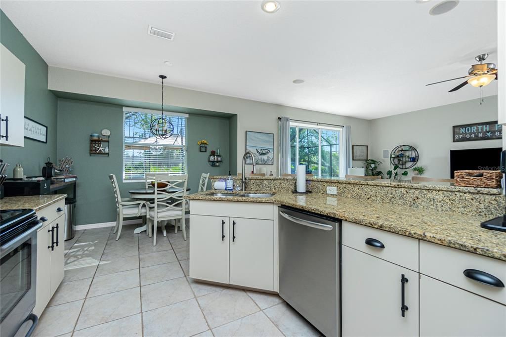 Activo con contrato: $385,000 (3 camas, 2 baños, 1751 Pies cuadrados)