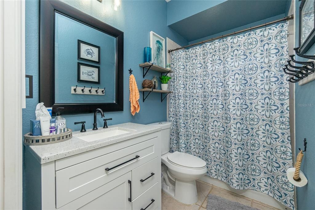 Activo con contrato: $385,000 (3 camas, 2 baños, 1751 Pies cuadrados)