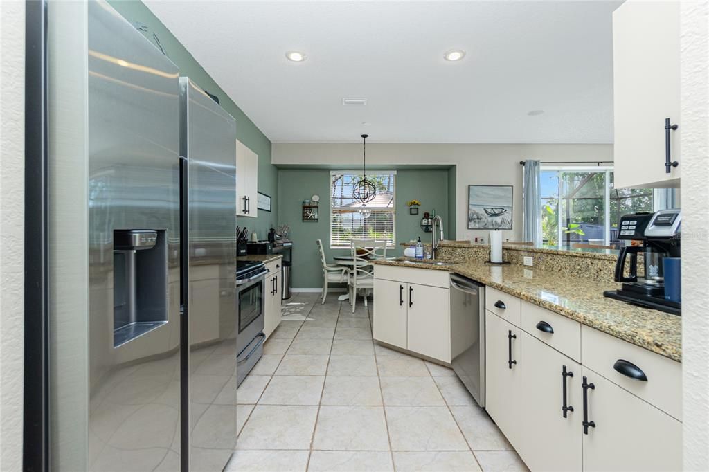 Activo con contrato: $385,000 (3 camas, 2 baños, 1751 Pies cuadrados)