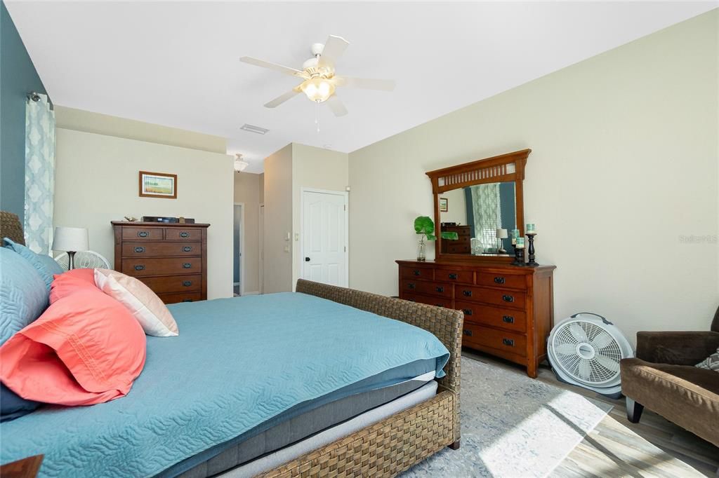 Activo con contrato: $385,000 (3 camas, 2 baños, 1751 Pies cuadrados)