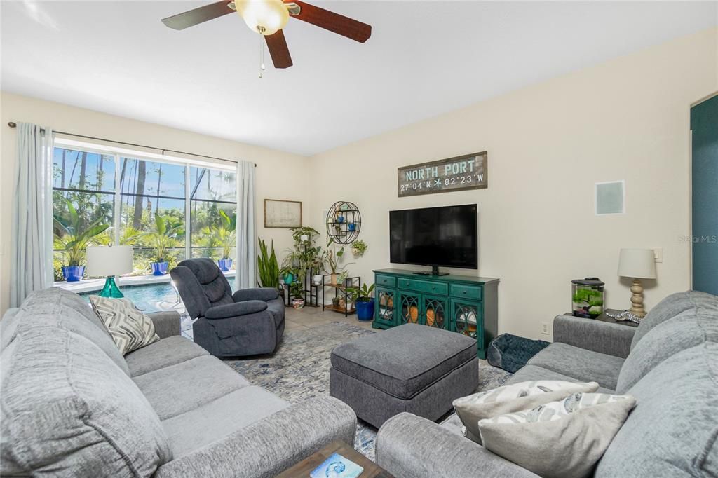 Activo con contrato: $385,000 (3 camas, 2 baños, 1751 Pies cuadrados)