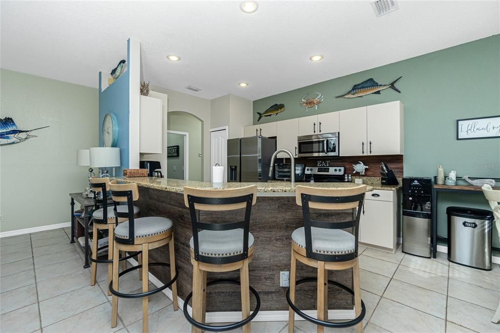 Activo con contrato: $385,000 (3 camas, 2 baños, 1751 Pies cuadrados)