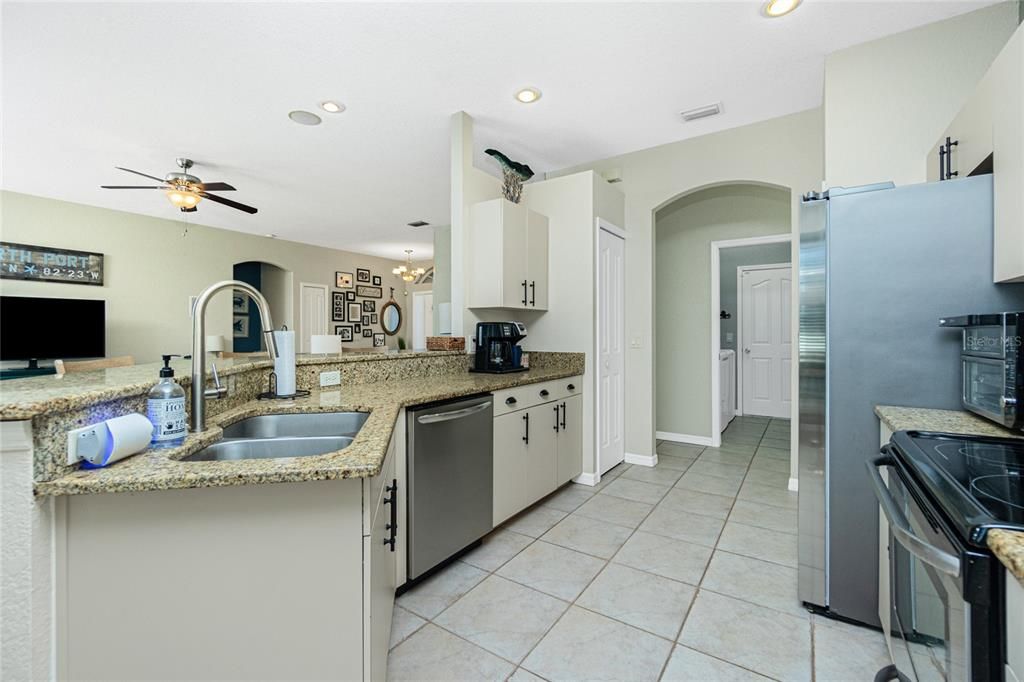 Activo con contrato: $385,000 (3 camas, 2 baños, 1751 Pies cuadrados)