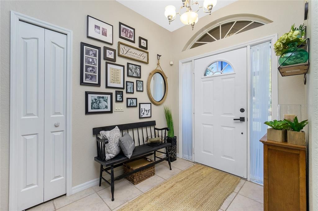 Activo con contrato: $385,000 (3 camas, 2 baños, 1751 Pies cuadrados)