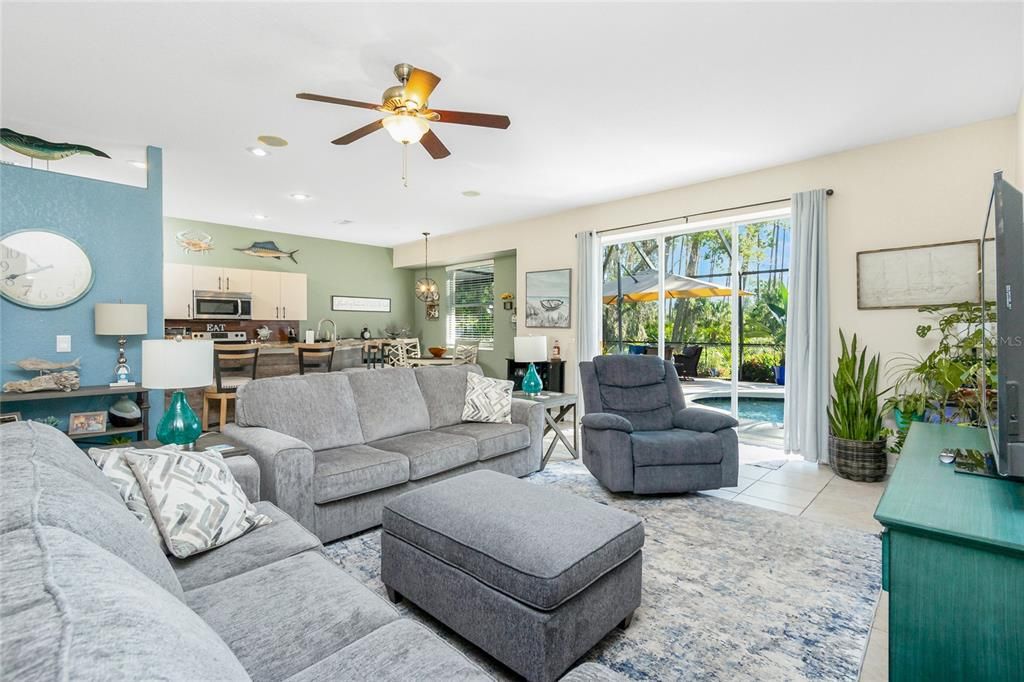 Activo con contrato: $385,000 (3 camas, 2 baños, 1751 Pies cuadrados)