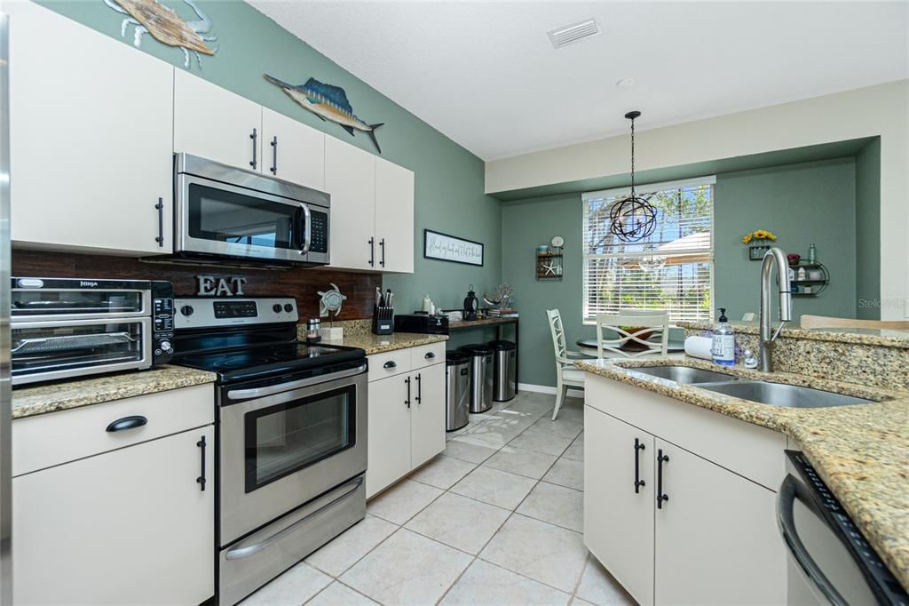 Activo con contrato: $385,000 (3 camas, 2 baños, 1751 Pies cuadrados)