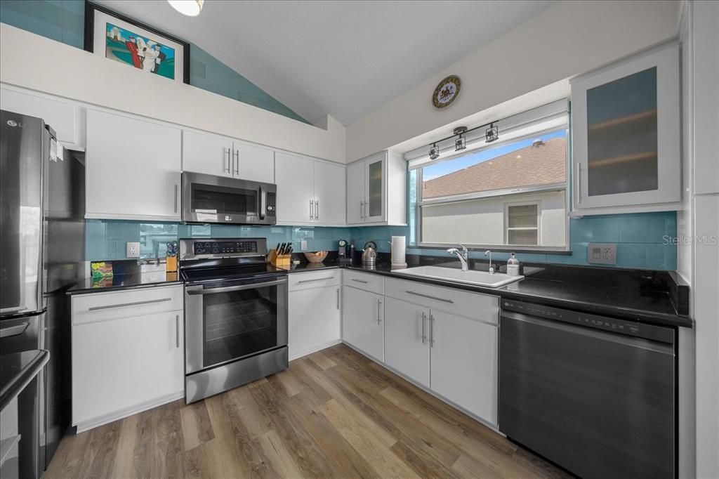 Active With Contract: $525,000 (3 beds, 2 baths, 1761 Square Feet)