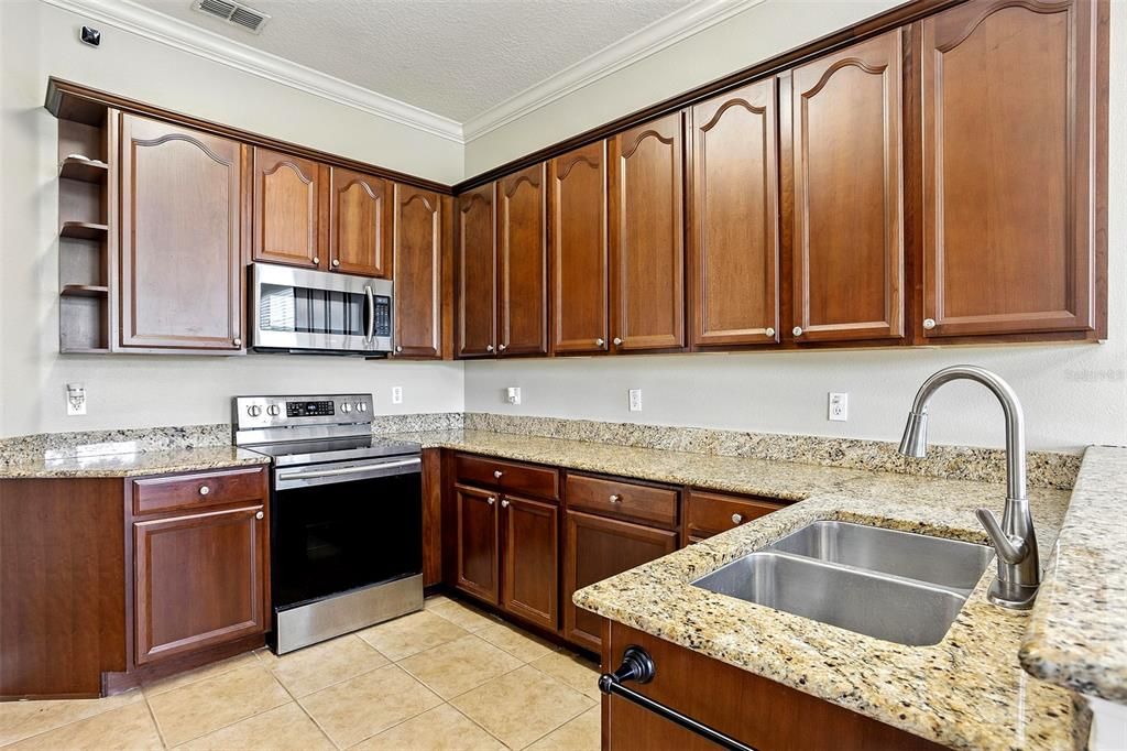 待售: $369,000 (3 贝兹, 3 浴室, 1820 平方英尺)