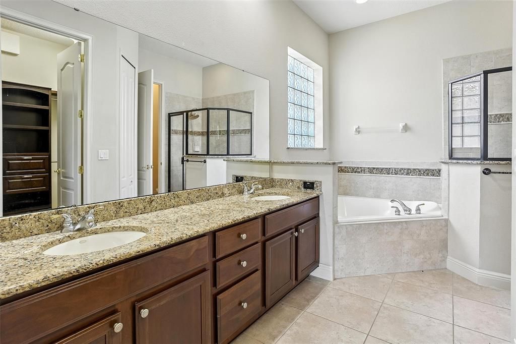 待售: $369,000 (3 贝兹, 3 浴室, 1820 平方英尺)