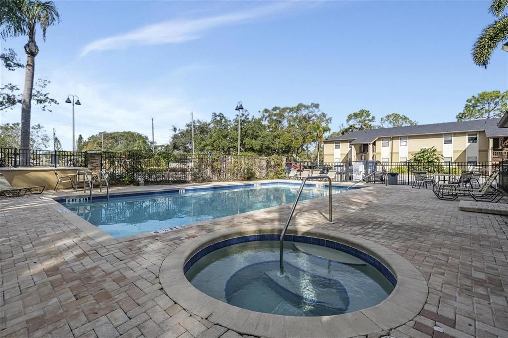 Active With Contract: $173,000 (2 beds, 2 baths, 901 Square Feet)