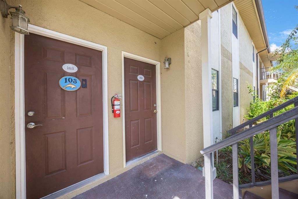 Active With Contract: $173,000 (2 beds, 2 baths, 901 Square Feet)