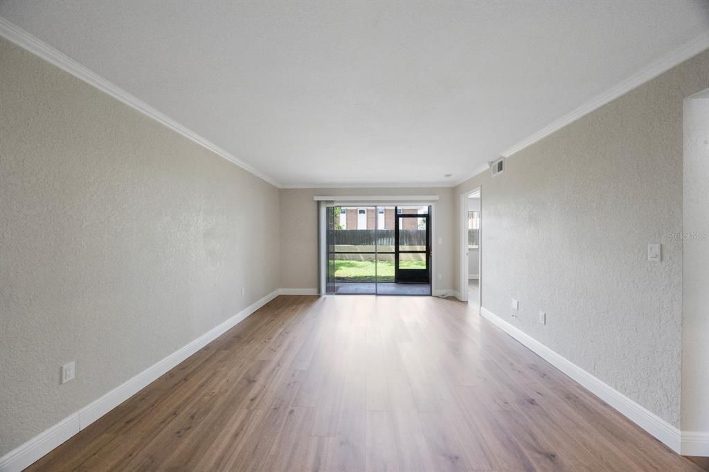 Active With Contract: $173,000 (2 beds, 2 baths, 901 Square Feet)