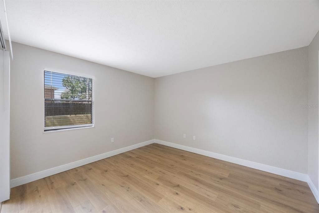 Active With Contract: $173,000 (2 beds, 2 baths, 901 Square Feet)