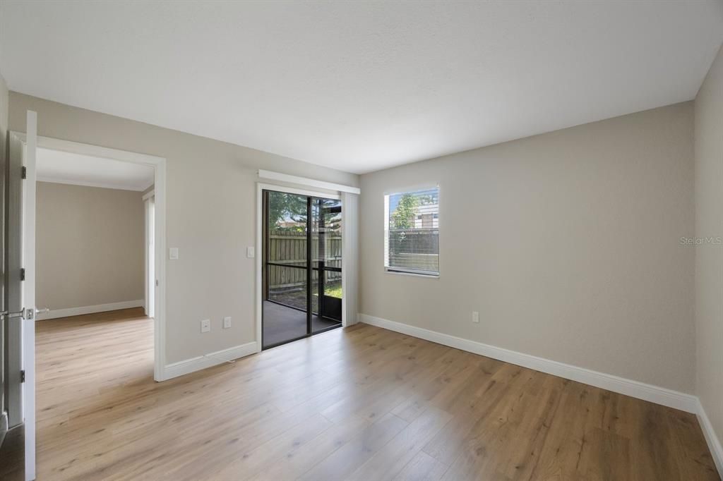 Active With Contract: $173,000 (2 beds, 2 baths, 901 Square Feet)