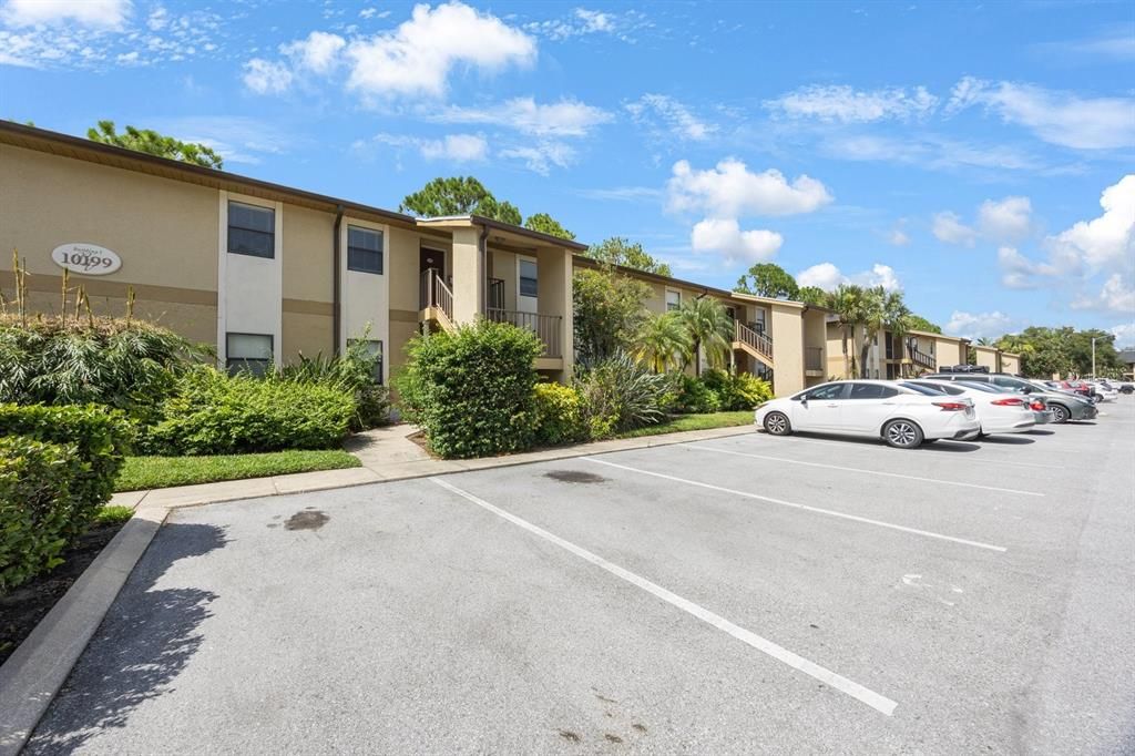 Active With Contract: $173,000 (2 beds, 2 baths, 901 Square Feet)